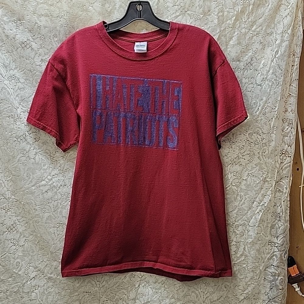 "Hate The Patriots" Gildan men's size large t-shirt